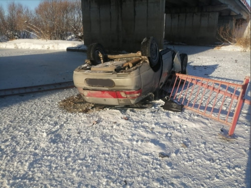 В Агаповском районе автомобиль упал с моста. Погиб водитель из Магнитогорска