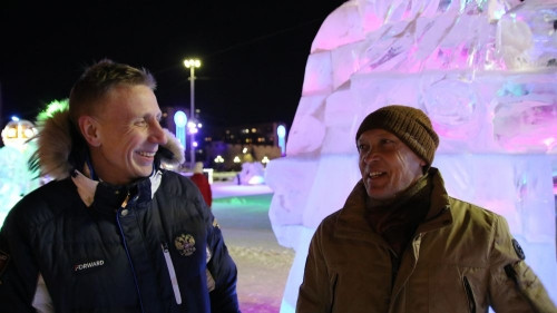 С Дедом Морозом, Снегурочкой и пиротехническим шоу! В Магнитогорске открыли центральный ледовый городок