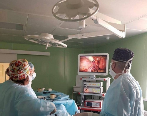 Внимание на мониторы! В МЦ «НовоМед» проводят операции в условиях современного хирургического блока