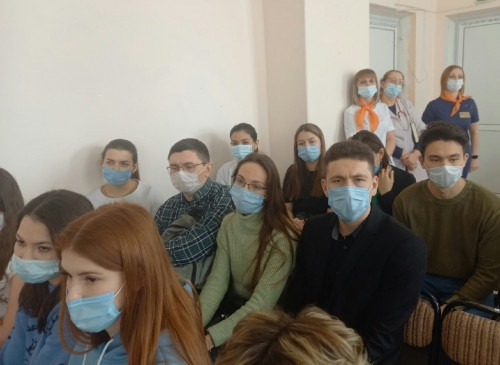 Молодым врачам-ординаторам ЮУГМУ показали магнитогорские больницы. 18 студентов побывали в Центре материнства и детства