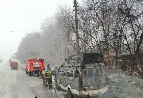 Пассажиров успел высадить. В Магнитогорске во время движения загорелась маршрутная «Газель»