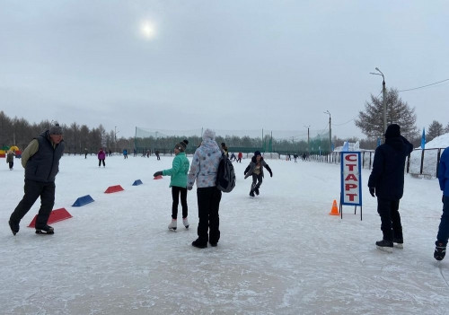 Стартовали вместе с олимпийцами! Магнитогорские школьники поучаствовали в ледовых забегах