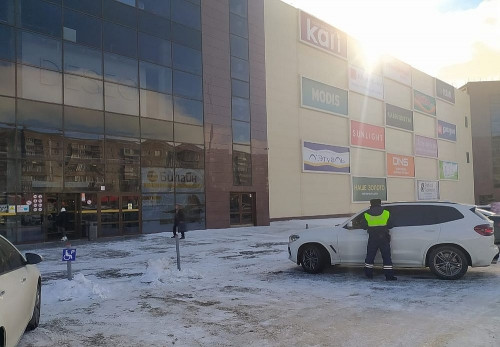 Оштрафуют и увезут. В Магнитогорске эвакуируют машины, припаркованные в зоне действия знака «Инвалид»