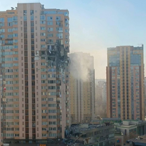 Третий день военной спецоперации на Украине. Ракета попала в жилой дом в Киеве