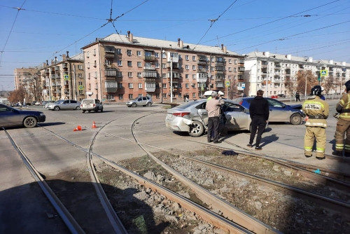 Пенсионерки падали в салоне. За минувшие три дня в Магнитогорске пострадали две пассажирки трамвая