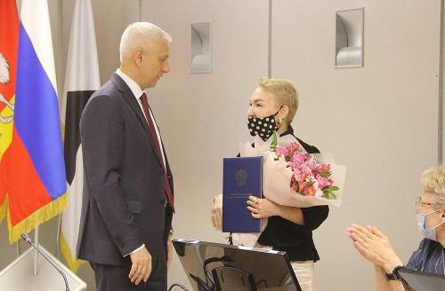 За подписью Путина. В Магнитогорске известный общественный деятель получила благодарность от президента