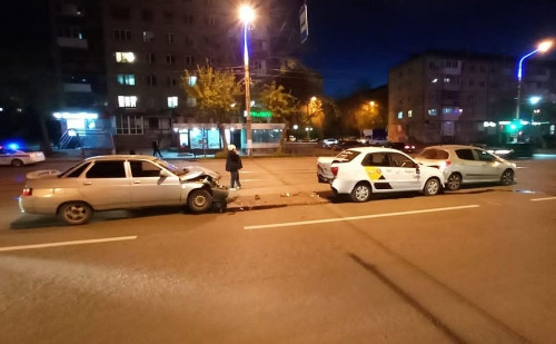 В Магнитогорске школьник на мотоцикле попал в аварию. Его пассажира госпитализировали