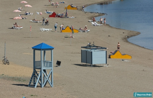 Шезлонги и зонтики дадут бесплатно! На центральном пляже началась подготовка к купальному сезону
