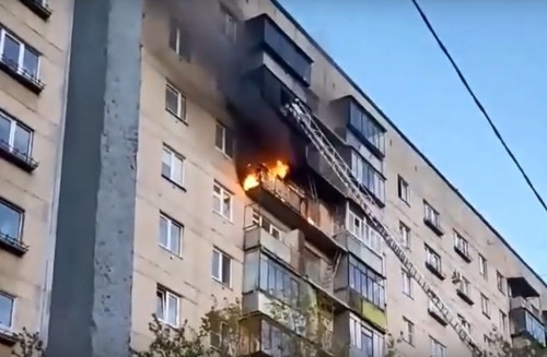 Эвакуировали более 20 жильцов. В Магнитогорске пожарные вчера тушили квартиру на К. Маркса