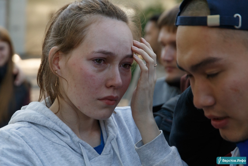 Шаман в магнитогорске 29 июня. Человек толпы. Человек в толпе людей. Толпа женщин. Обычные люди толпа.