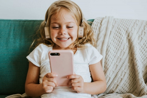 Смотрят видео, а не играют: «МегаФон» изучил цифровые привычки детей