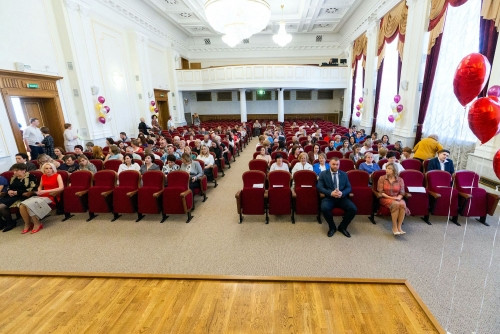 Работа по велению сердца. Шесть жительниц Магнитогорска получили премию областного парламента