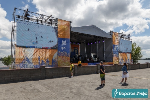 Виртуальный, но захватывающий! В Магнитогорске прошёл праздничный турнир по киберхоккею