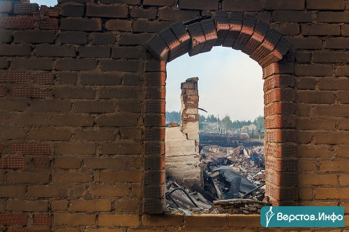 Один дом сгорел полностью. В Челябинской области вновь бушуют природные пожары