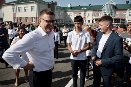 Сели за парты! Губернатор Алексей Текслер открыл новую школу в Кунашакском районе