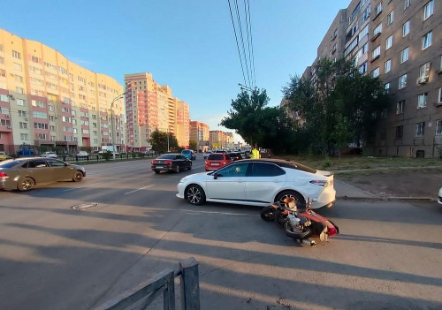 В Магнитогорске водитель «Тойоты» сбил ребёнка во дворе. У 7-летнего мальчика серьёзные переломы ног