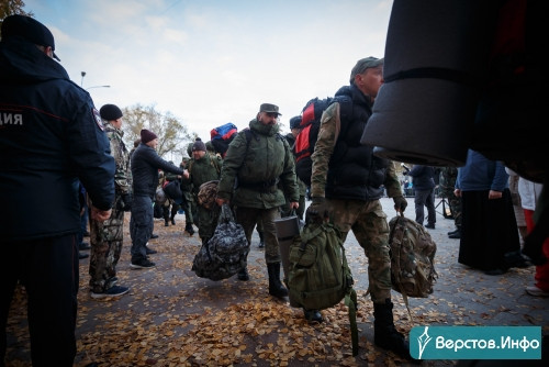 Сегодня в Магнитогорске состоялась отправка ещё 64 добровольцев. 10 из них – резервисты БАРСа