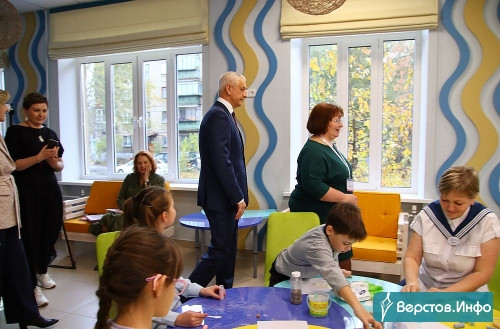 «Детям – особое внимание!» Глава Сергей Бердников открыл в Магнитогорске «морскую» библиотеку