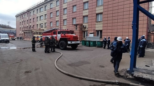 Открытое горение ликвидировали. Во время пожара в ЛПЦ № 5 самостоятельно эвакуировались 30 человек